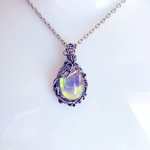 A silver necklace with pendant - Picture 3 of 3